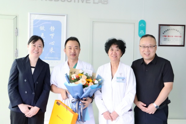 两载仁心守护,致敬无影灯下的生命守护者——记我院麻醉科主任赵建伟入职2周年