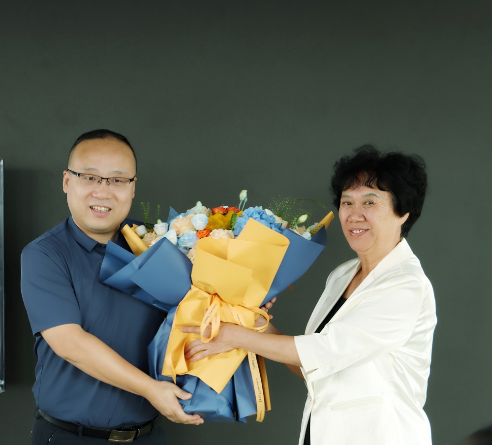 实验室里的“生命摆渡人”:苏克同用十五年温情,守护三万例胚胎绽放新生!