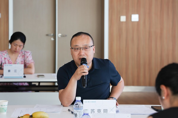 实验室里的“生命摆渡人”:苏克同用十五年温情,守护三万例胚胎绽放新生!